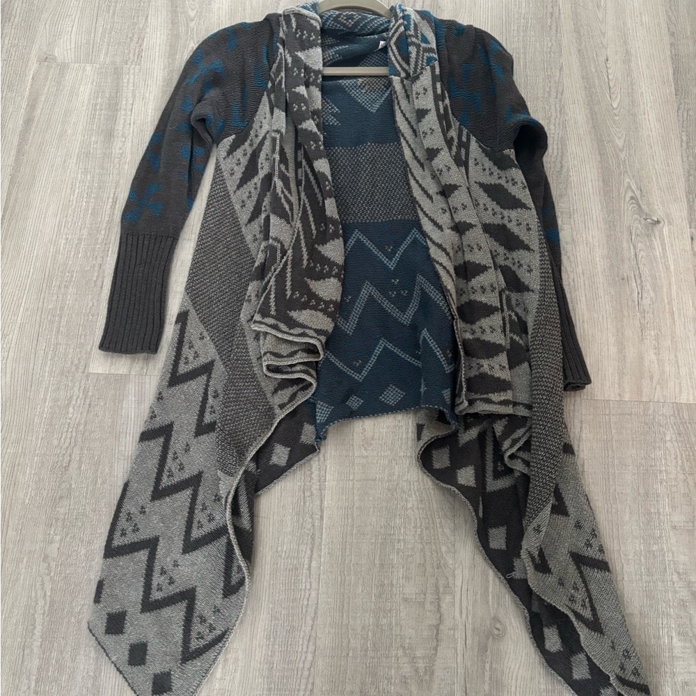 Blue grey short to long cardigan with pattern